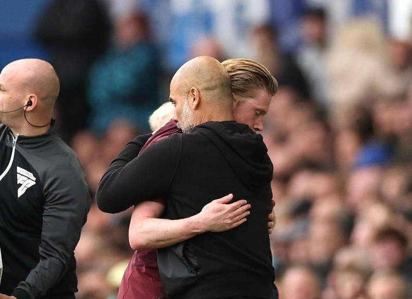 欧冠争夺激烈，曼城晋级前四，纽卡斯尔惨败维拉突围